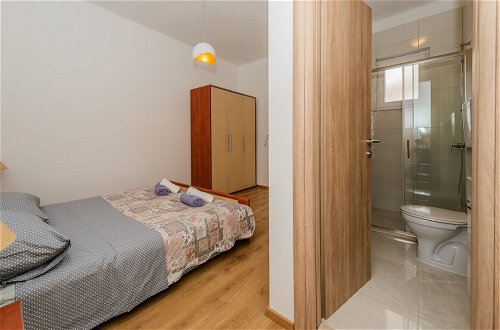 Foto 2 - A1 -spacious Apartment w Patio 40m From the Beach
