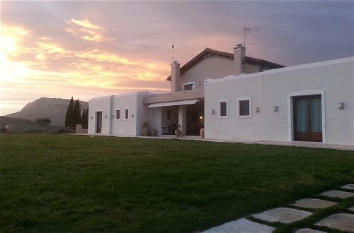 Photo 25 - Luxurious Panoramic View Villa