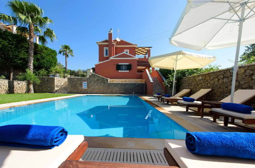 Foto 14 - Luxury Villa Lemonia With Private Pool