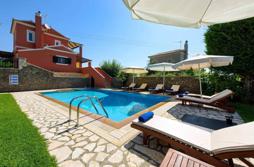 Foto 20 - Luxury Villa Lemonia With Private Pool