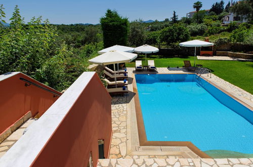 Foto 16 - Luxury Villa Lemonia With Private Pool