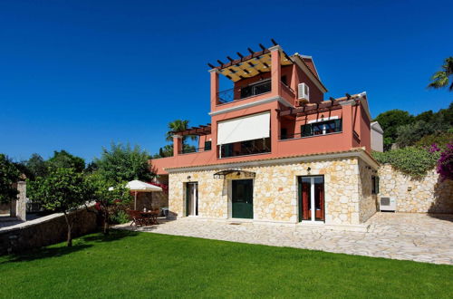 Foto 47 - Luxury Villa Lemonia With Private Pool