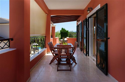 Foto 37 - Luxury Villa Lemonia With Private Pool