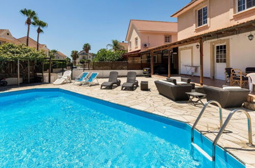 Photo 1 - 4 Bedroom Villa With Private Pool Near Beach