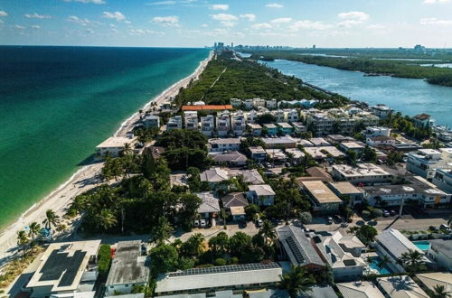 Photo 36 - Hollywood Beach Walk, a Vacation Home in Miami