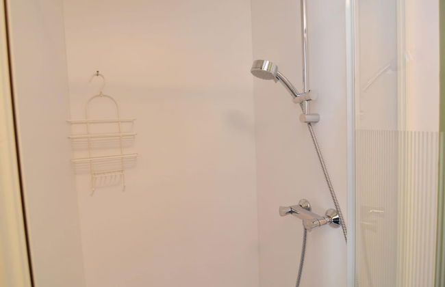 Lovely Modern Cottage With Sauna, Bubble Baths and Even a Beach on the River - Foto 15