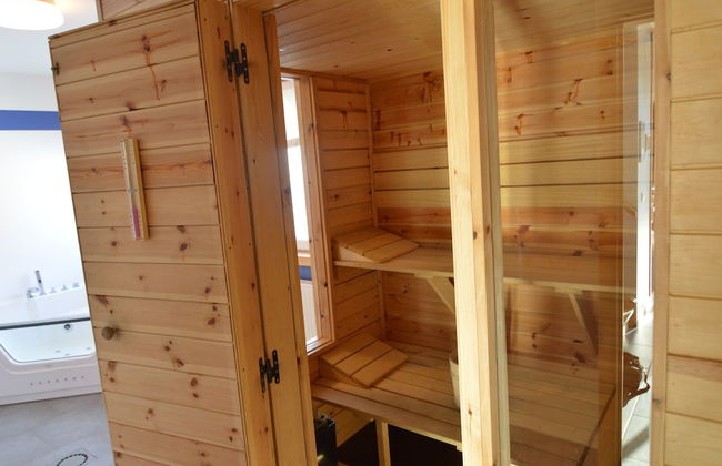 Lovely Modern Cottage With Sauna, Bubble Baths and Even a Beach on the River - Foto 16