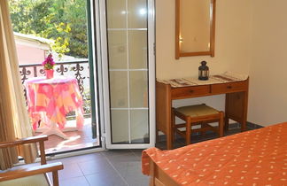 Photo 3 - Holiday Studio Apartments 