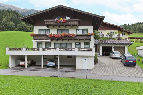 Photo 1 - Beautiful Apartment With Large, Sunny Balcony