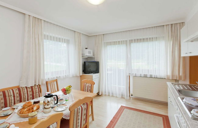 Beautiful Apartment With Large, Sunny Balcony - Foto 8
