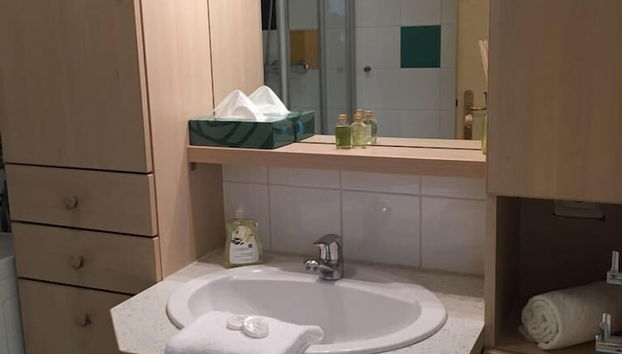 Bathroom sink
