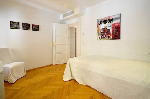 Photo 7 - Vienna Residence High-class Luxury Apartment for up to 6 Happy Guests