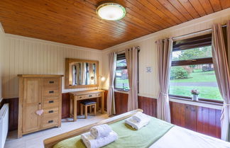 Photo 2 - Bluebell Lodge 4 with Hot Tub