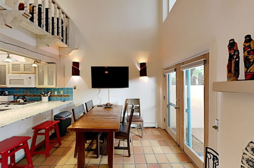 Foto 8 - Casa Monzon - Perfect Location, Bright and Sunny Interior