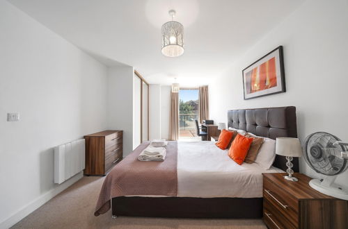 Photo 14 - Kennet House Superior Serviced Apartment