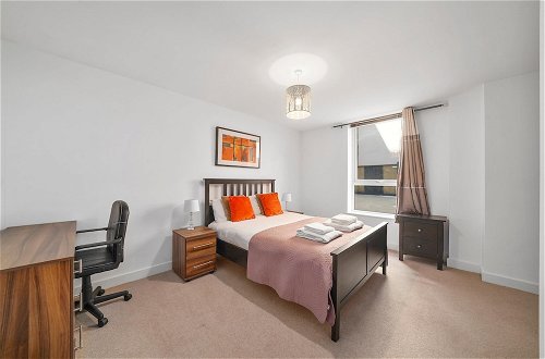 Photo 16 - Kennet House Superior Serviced Apartment