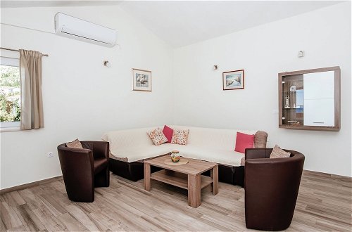 Photo 12 - Modern Apartment in Starigrad Paklenica With Barbecue