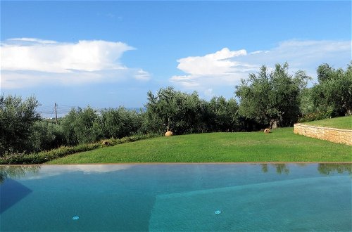 Foto 33 - Luxurious Sea & Olive Private Villa - Pool