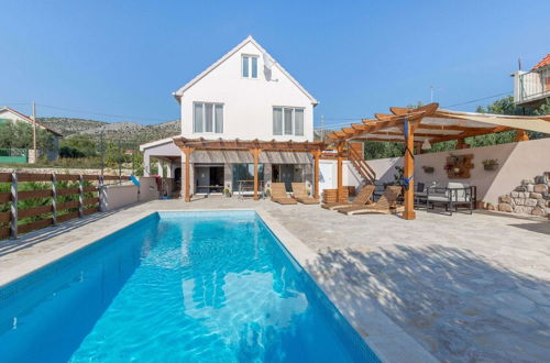 Photo 33 - Boutique Holiday Home in Donje Polje With Pool