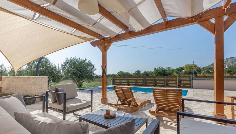 Photo 1 - Boutique Holiday Home in Donje Polje With Pool