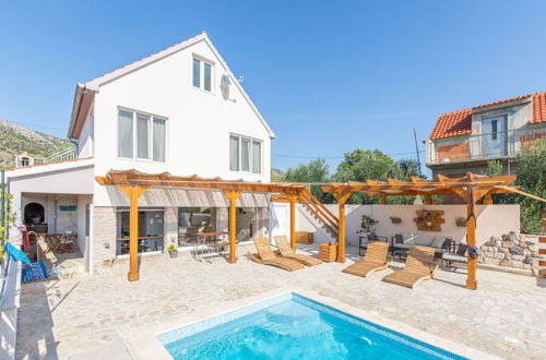 Photo 21 - Boutique Holiday Home in Donje Polje With Pool