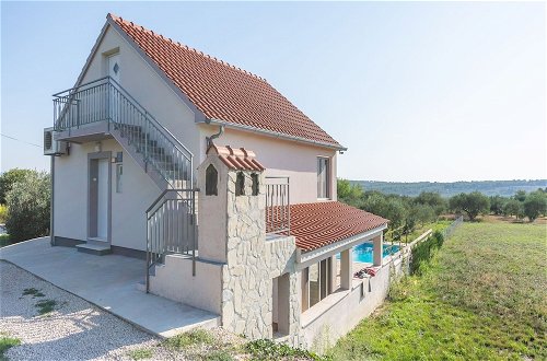 Foto 32 - Boutique Holiday Home in Donje Polje With Pool