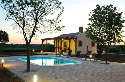 Photo 13 - Charming Holiday Home in Prkos With Swimming Pool