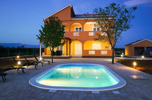 Photo 23 - Charming Holiday Home in Prkos With Swimming Pool