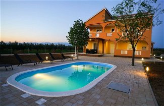 Foto 1 - Charming Holiday Home in Prkos With Swimming Pool