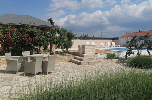 Photo 22 - Beautiful Holiday Home in Lisicic