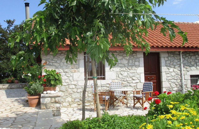 Holiday Home With Garden in Leonidio - Foto 24