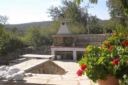 Photo 18 - Welcoming Holiday Home With Garden in Leonidio