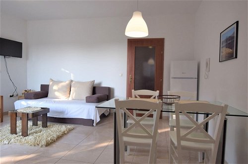 Photo 18 - Spacious Apartment in Mandre With Terrace