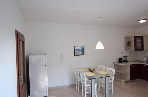 Foto 13 - Spacious Apartment in Mandre With Terrace