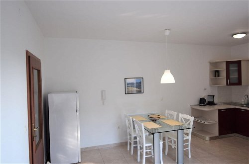 Foto 15 - Spacious Apartment in Mandre With Terrace
