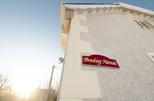 Photo 51 - Bradog House