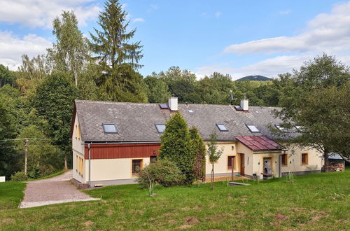 Foto 1 - Holiday Home in Lampertice With Swimming Pool