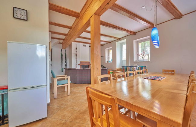 Spacious Mountain Retreat - Photo 13
