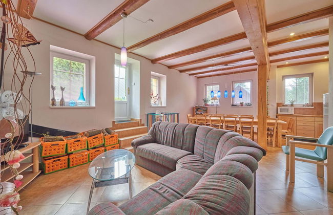 Spacious Mountain Retreat - Photo 17