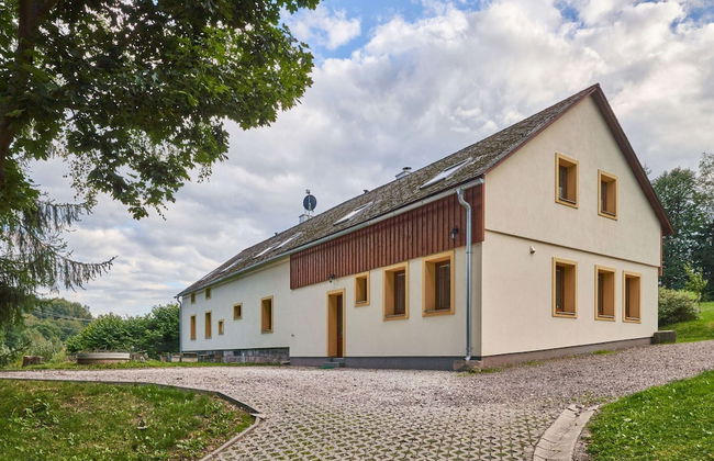 Spacious Mountain Retreat - Photo 1