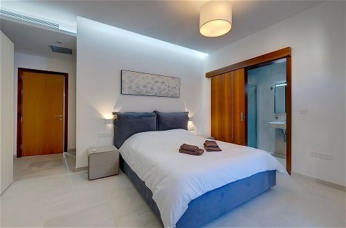 Photo 2 - Deluxe Apartment With Valletta and Harbour Views
