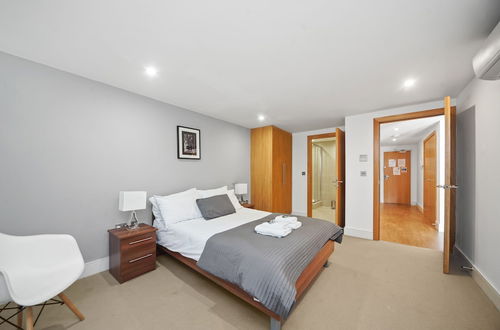 Photo 16 - Modern Apartments in Bayswater Central London WiFi & Aircon - by City Stay London