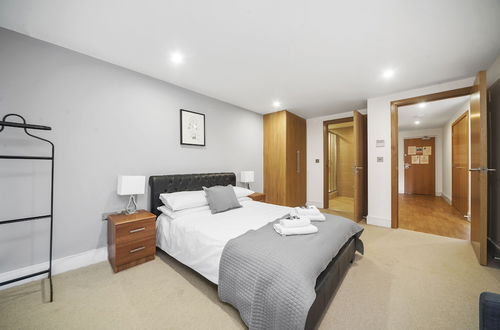 Photo 10 - Modern Apartments in Bayswater Central London WiFi & Aircon - by City Stay London