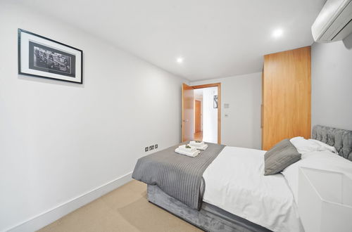 Photo 20 - Modern Apartments in Bayswater Central London WiFi & Aircon - by City Stay London