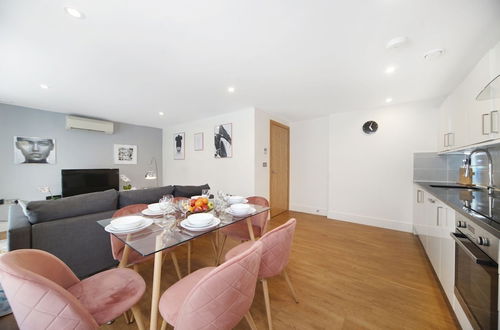 Photo 22 - Modern Apartments in Bayswater Central London WiFi & Aircon - by City Stay London