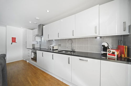 Foto 31 - Modern Apartments in Bayswater Central London WiFi & Aircon - by City Stay London