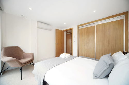 Photo 3 - Modern Apartments in Bayswater Central London WiFi & Aircon - by City Stay London