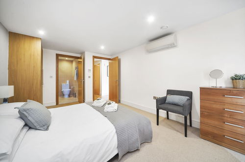 Photo 11 - Modern Apartments in Bayswater Central London WiFi & Aircon - by City Stay London