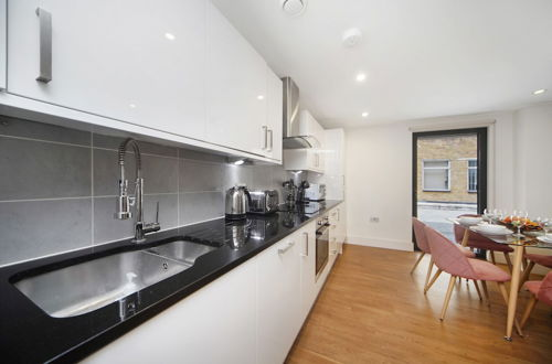 Photo 29 - Modern Apartments in Bayswater Central London WiFi & Aircon - by City Stay London