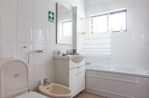 Photo 17 - Charming 2 Bedroom Apartment in Lisbon